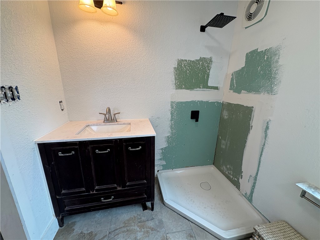 527 2nd St Property Photo 8