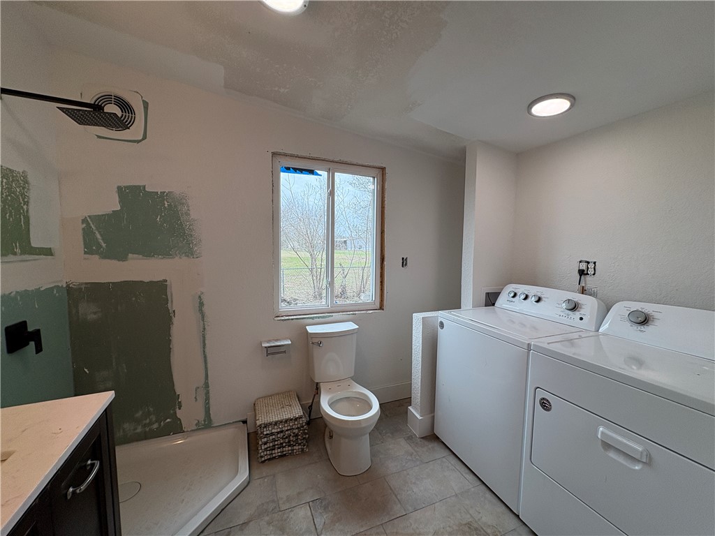 527 2nd St Property Photo 9