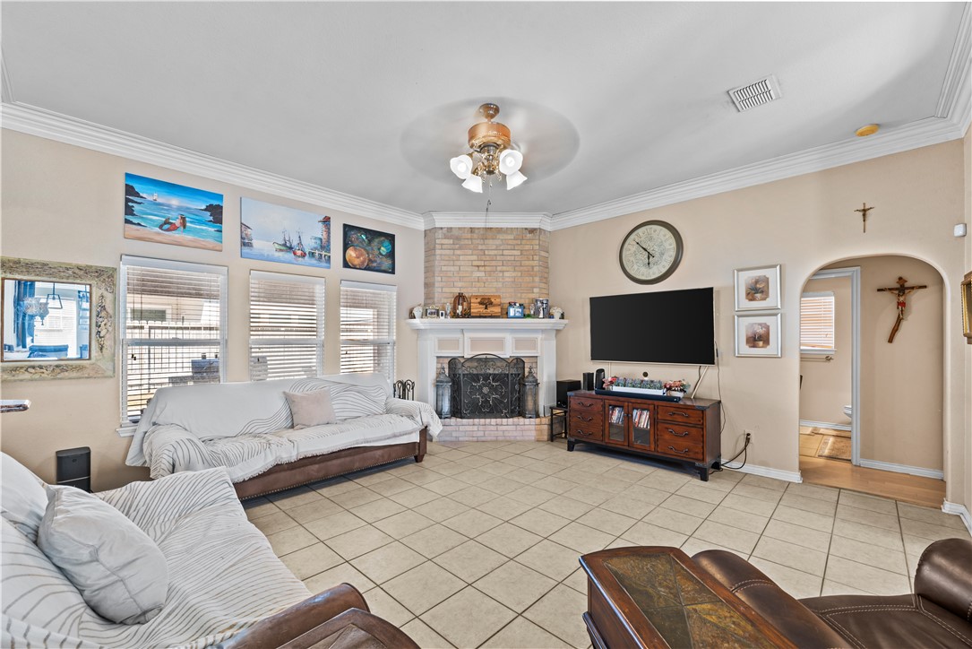 15525 Escapade St Property Photo 2