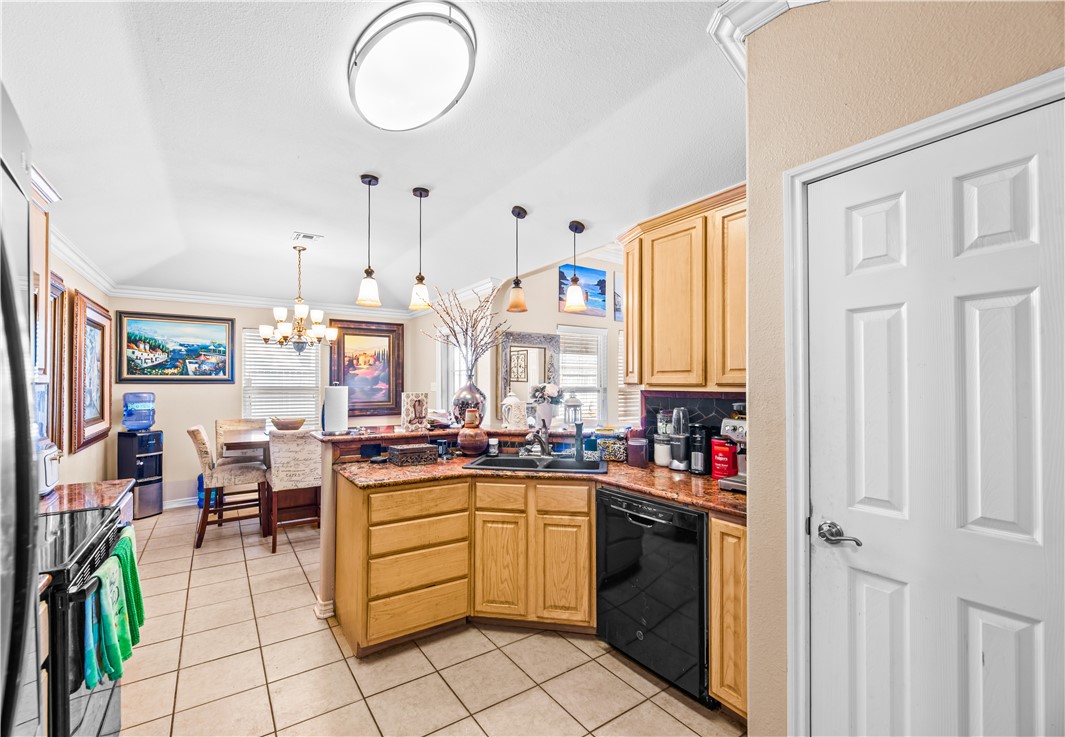 15525 Escapade St Property Photo 5