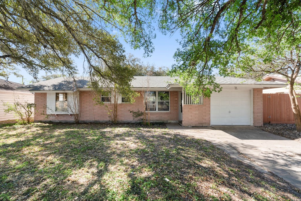 811 W I Ave Property Photo