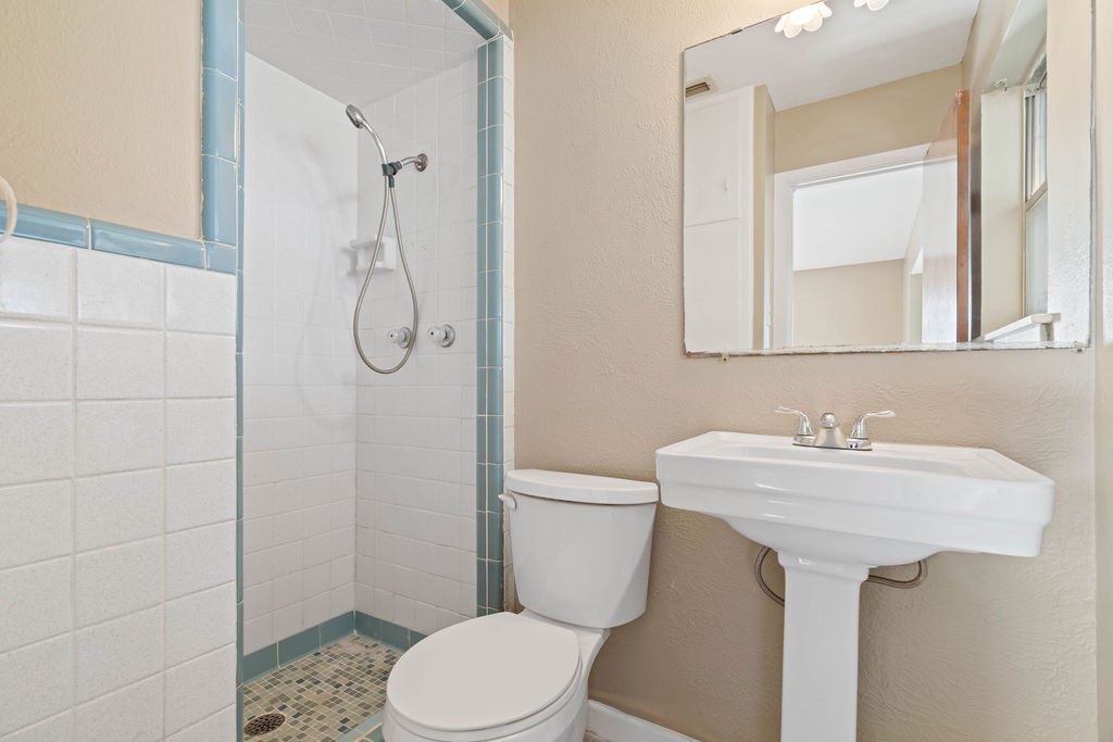 811 W I Ave Property Photo 9