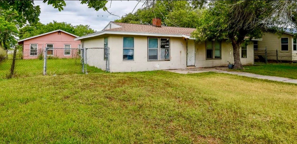2475 Avenue Avenue E Property Photo