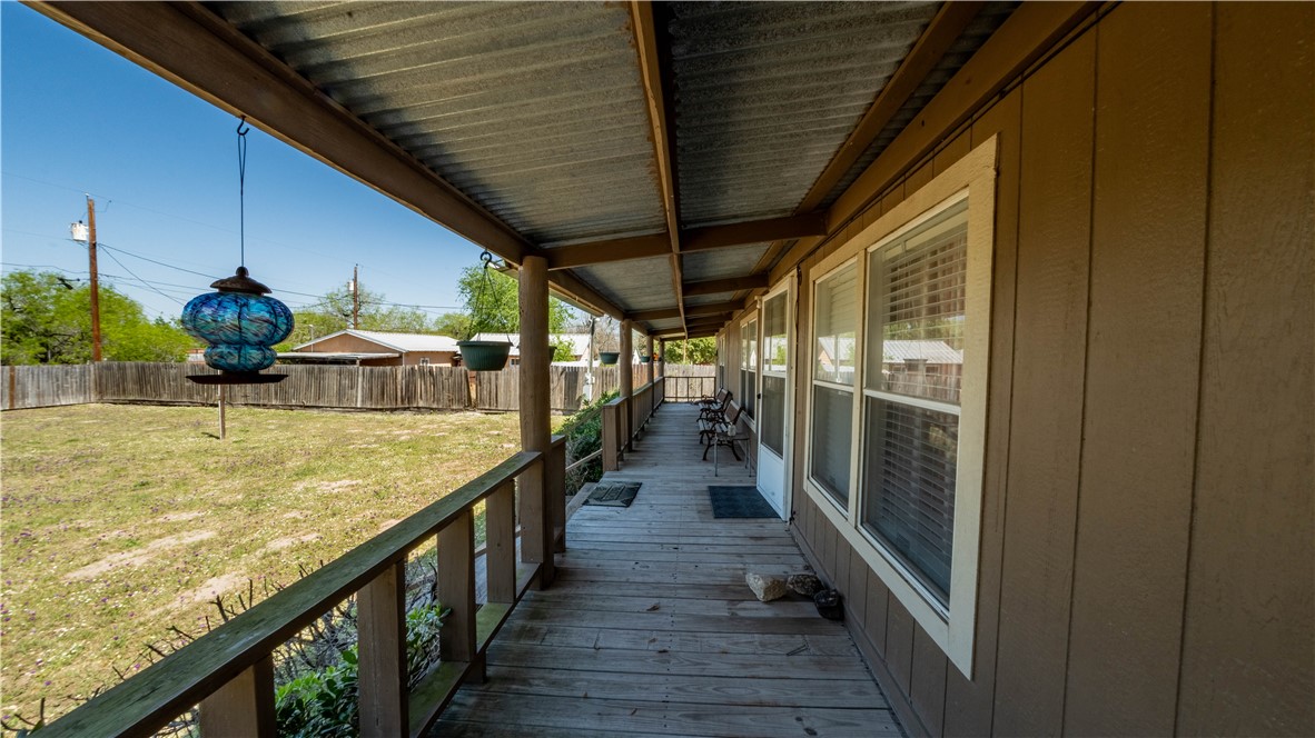 635 W Holland St Property Photo 4