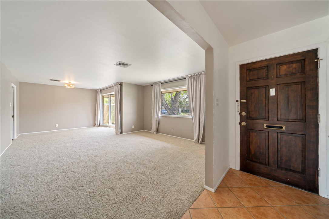 5909 Fenway Dr Property Photo 4