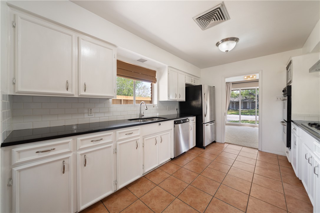 5909 Fenway Dr Property Photo 10
