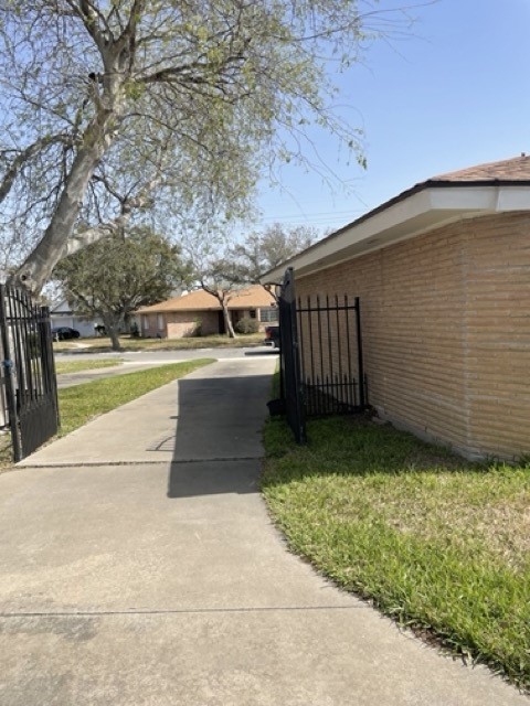 3933 Dunbrook Dr Property Photo 18