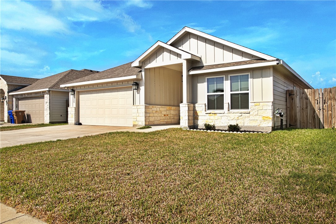 3125 Creek Side Dr Property Photo 2