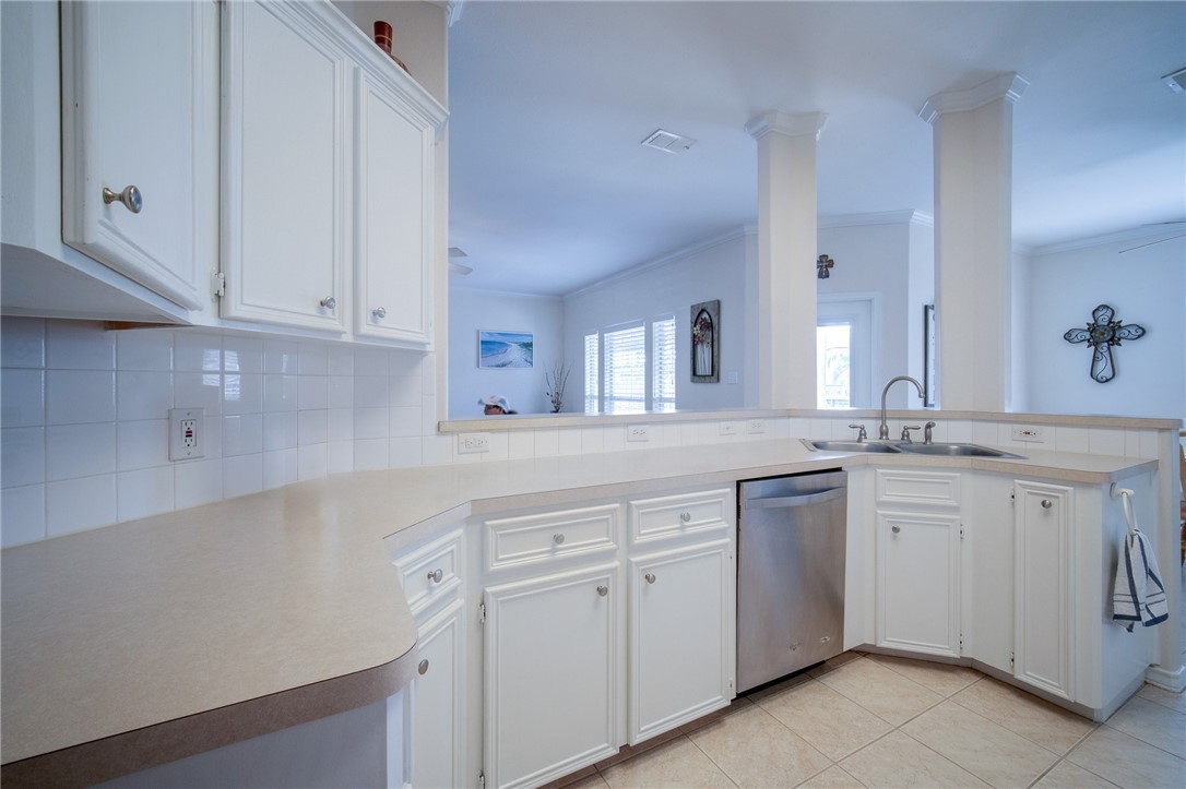 13837 Jolly Roger St Property Photo 9