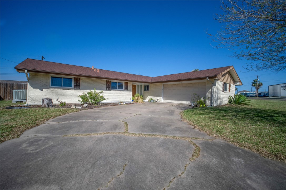 1500 Kenwood Dr Property Photo