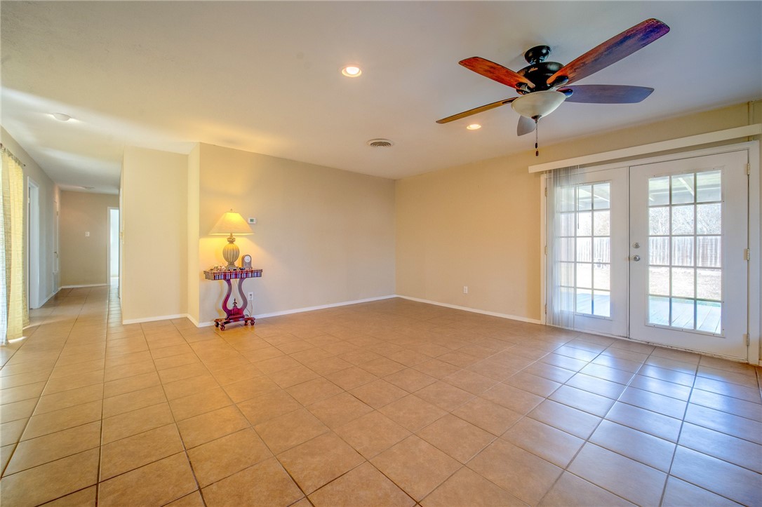 1500 Kenwood Dr Property Photo 6