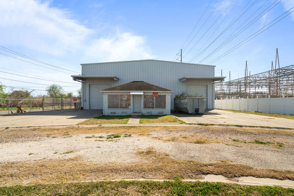 4601 Leopard St Property Photo