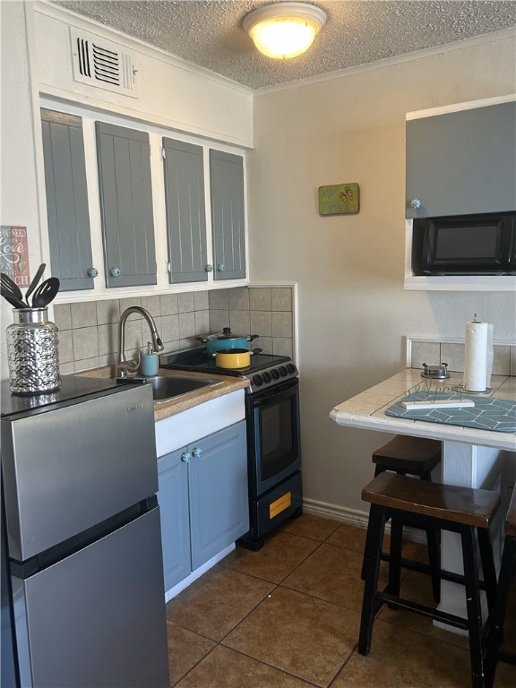 3938 Surfside Blvd Property Photo 4