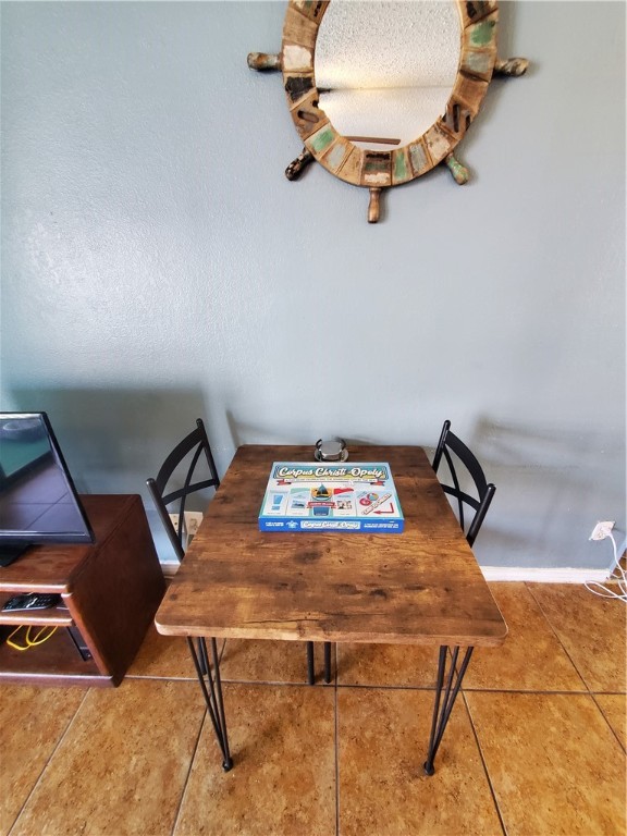 3938 Surfside Blvd Property Photo 6