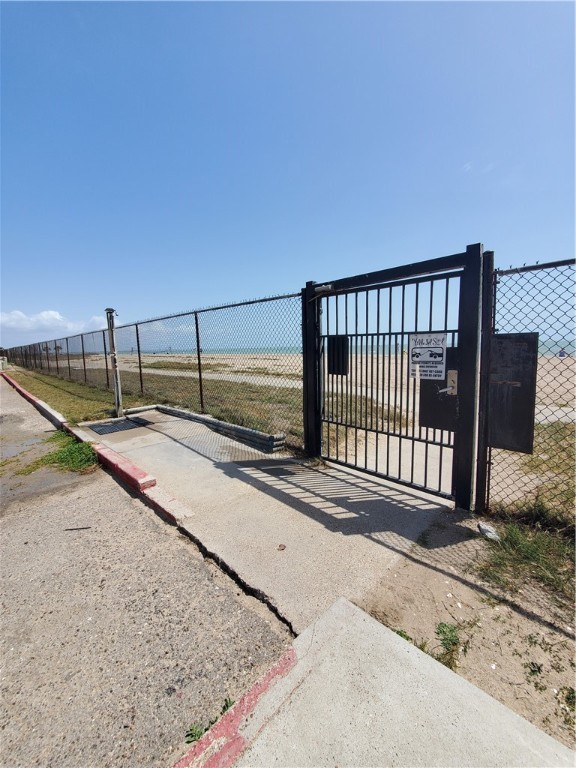 3938 Surfside Blvd Property Photo 14
