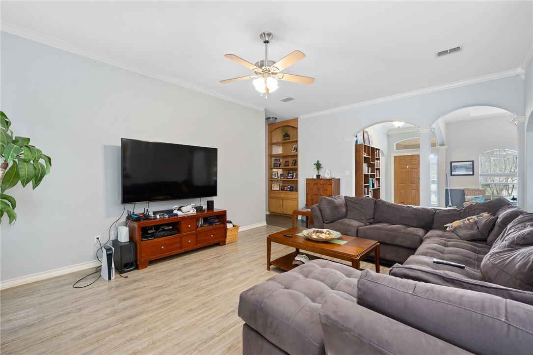 3921 Gladstone Dr Property Photo 12