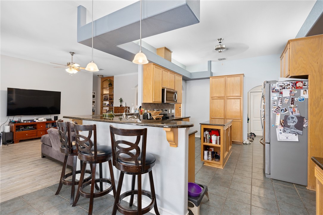 3921 Gladstone Dr Property Photo 15