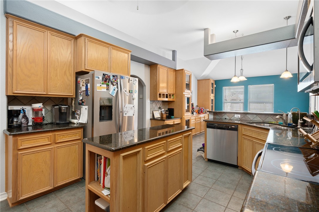 3921 Gladstone Dr Property Photo 18