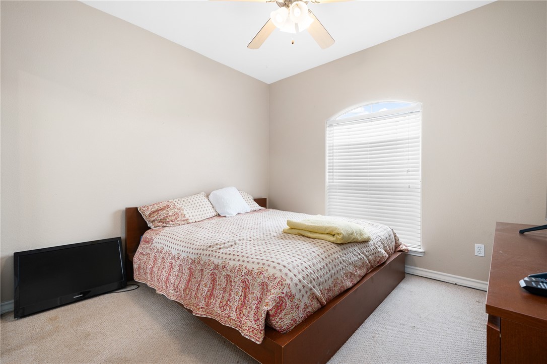 3921 Gladstone Dr Property Photo 24