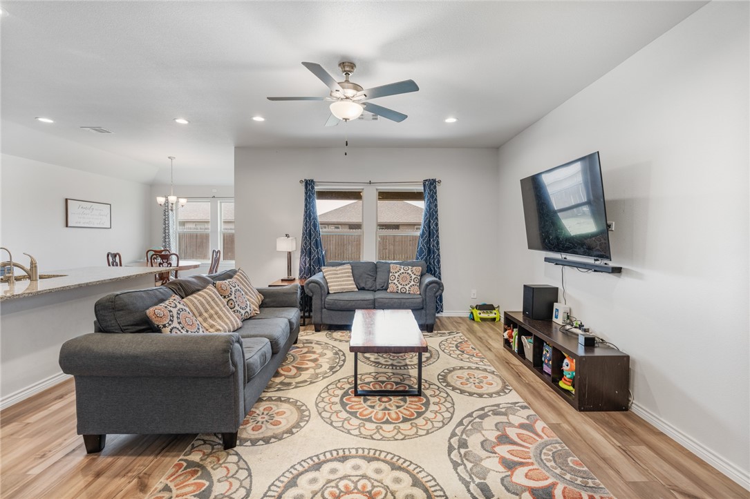 1273 Carnaby St Property Photo 3