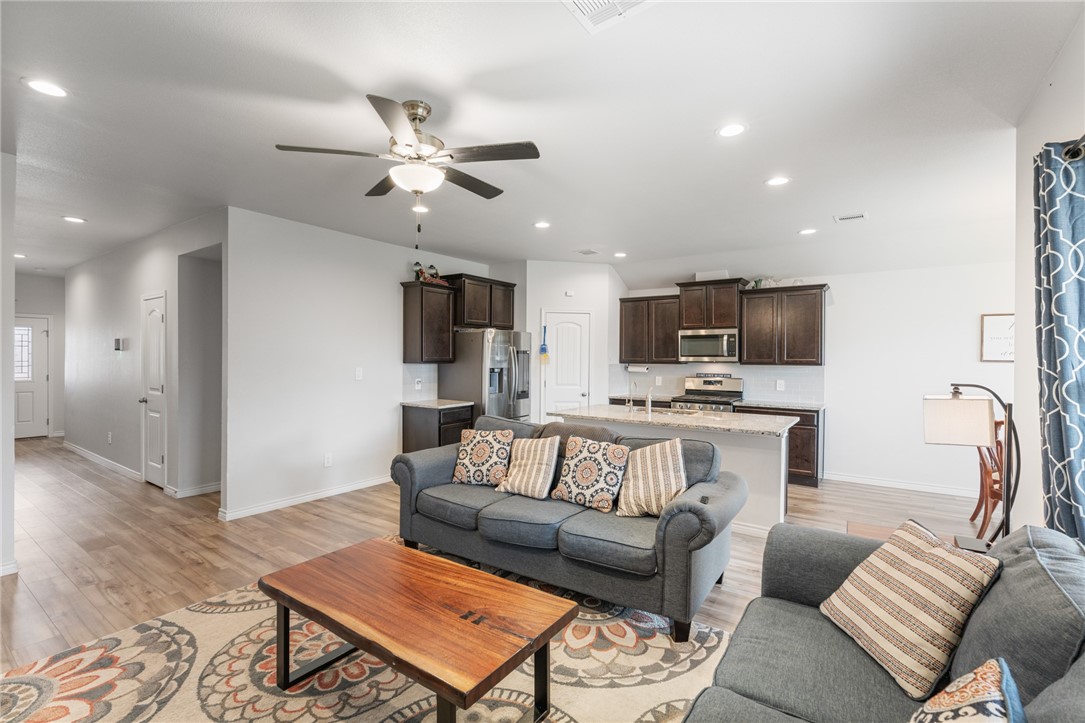1273 Carnaby St Property Photo 4