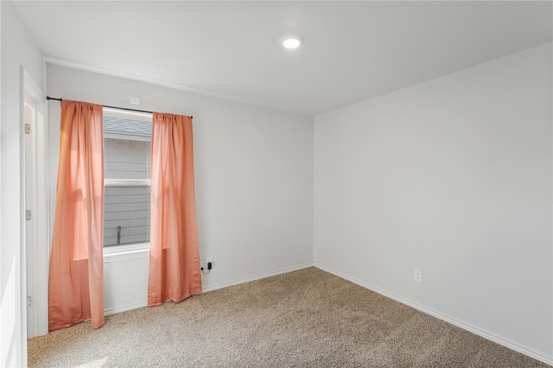 1273 Carnaby St Property Photo 18
