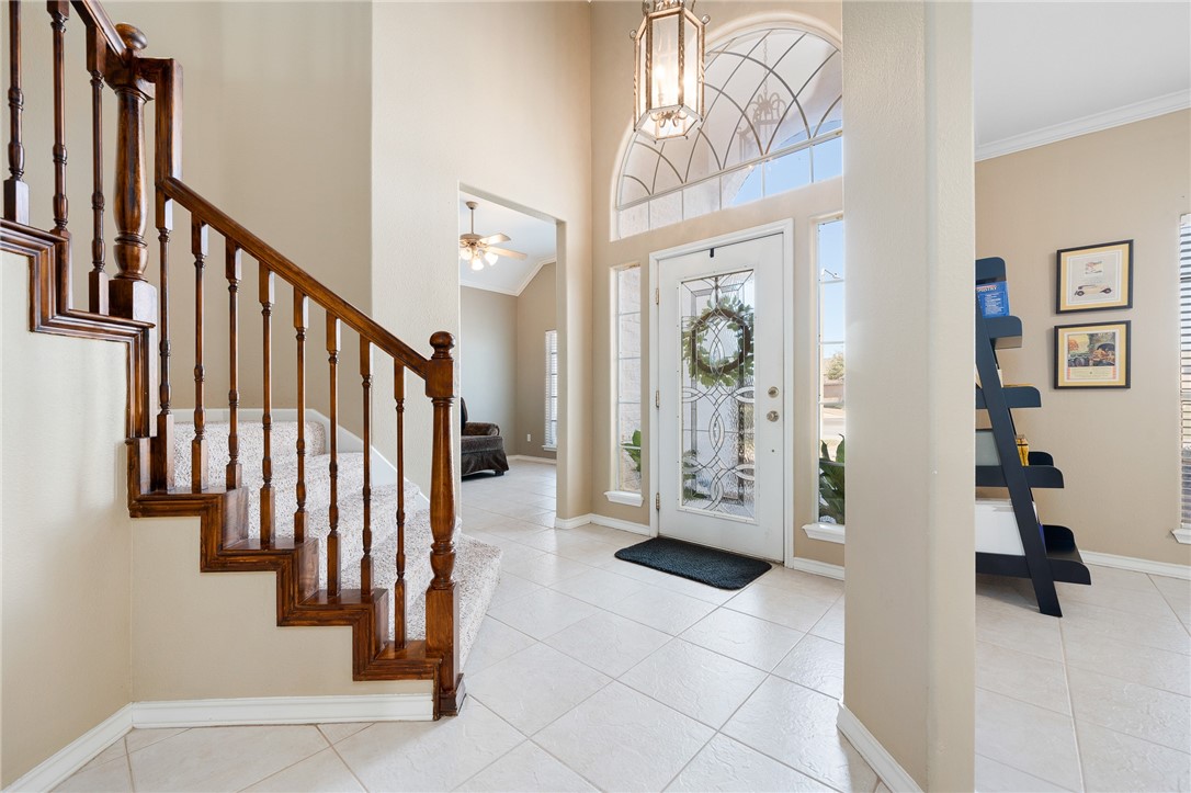 210 Country Club Blvd Property Photo 4