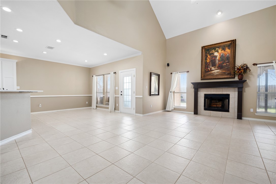 210 Country Club Blvd Property Photo 7