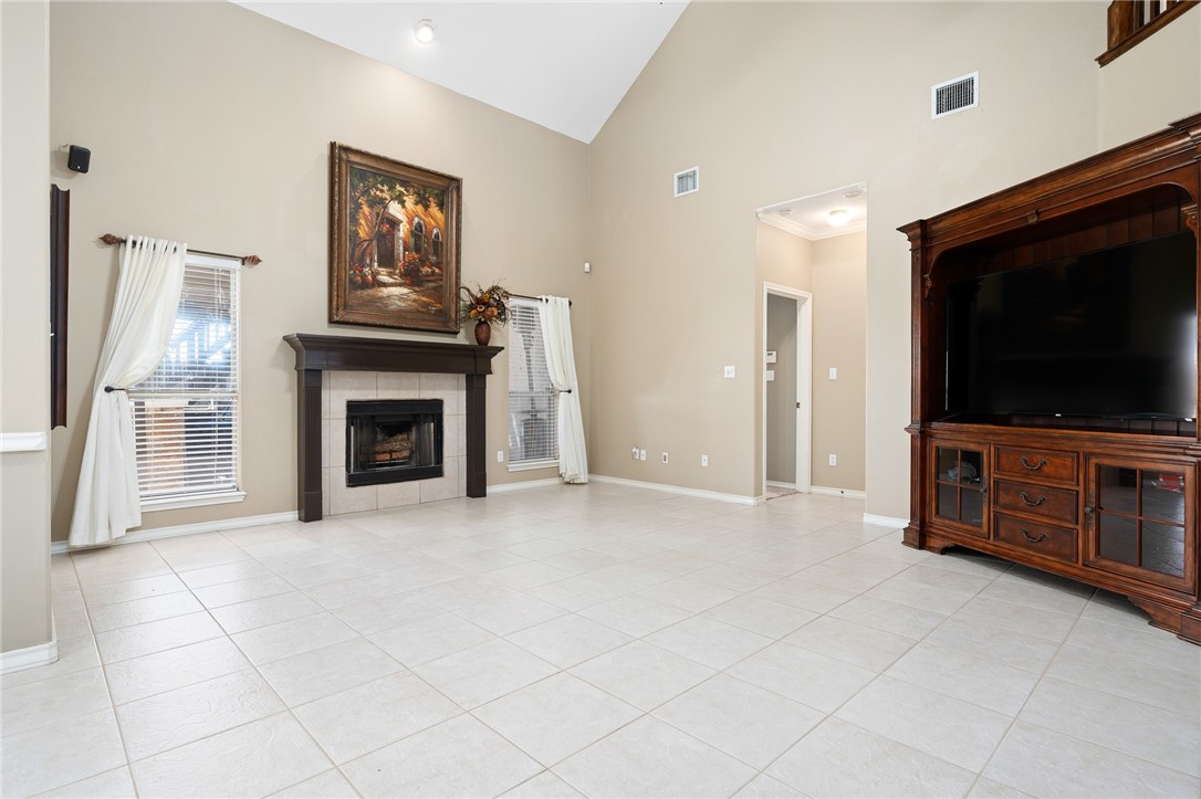 210 Country Club Blvd Property Photo 8