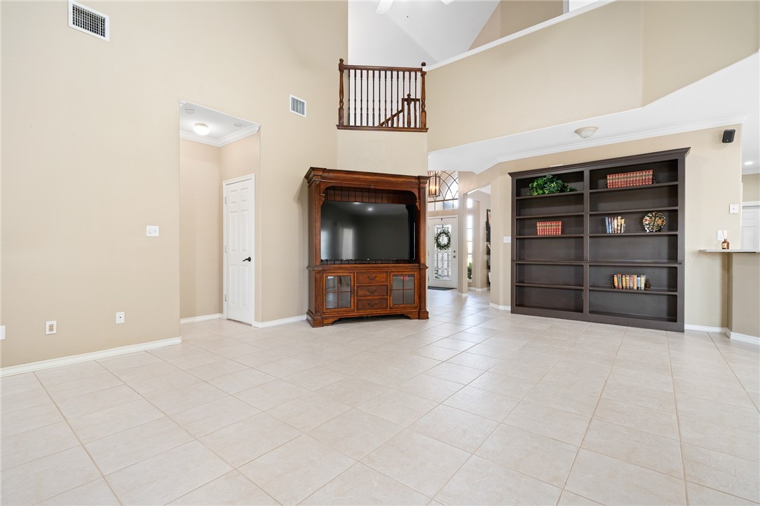 210 Country Club Blvd Property Photo 9