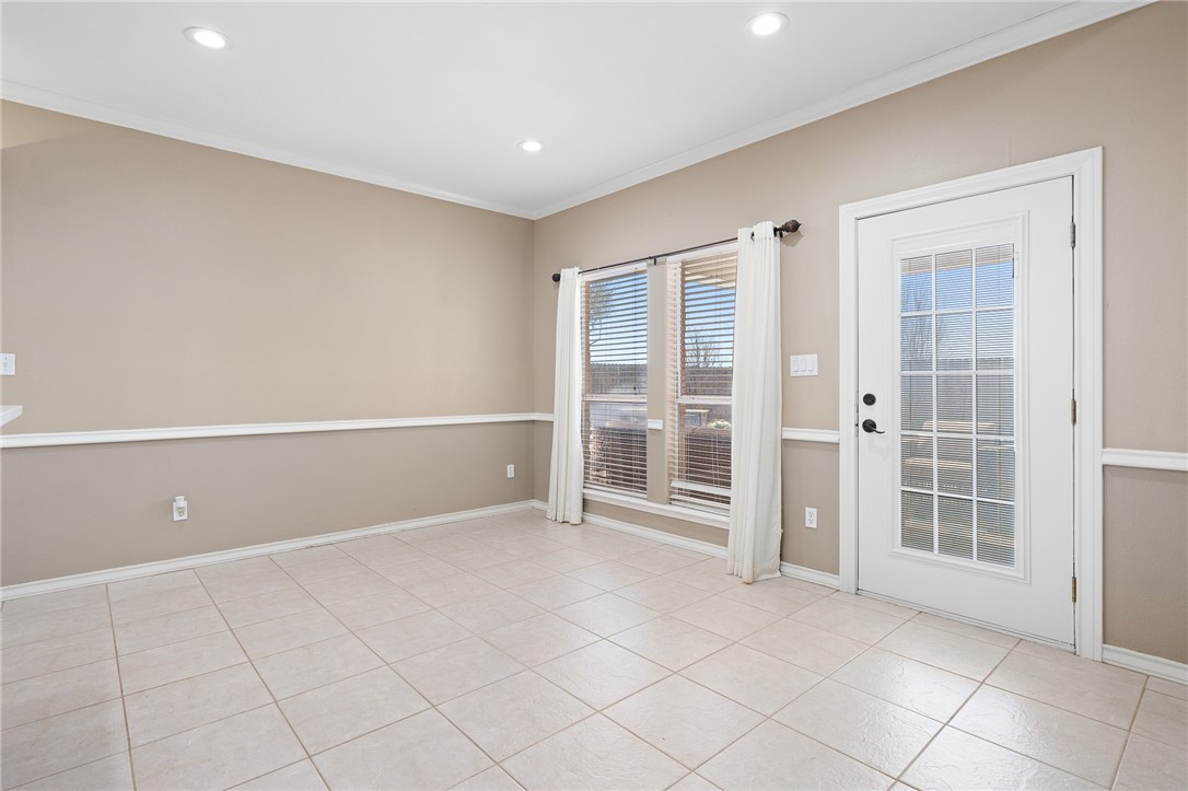 210 Country Club Blvd Property Photo 10