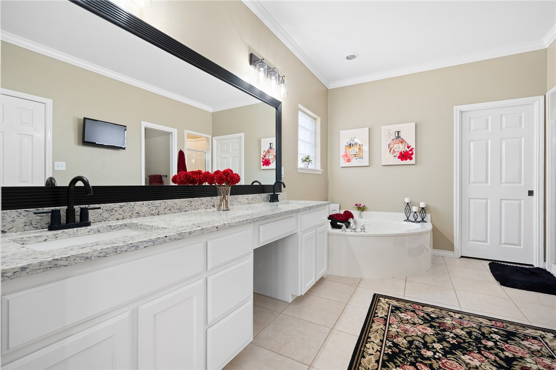 210 Country Club Blvd Property Photo 18