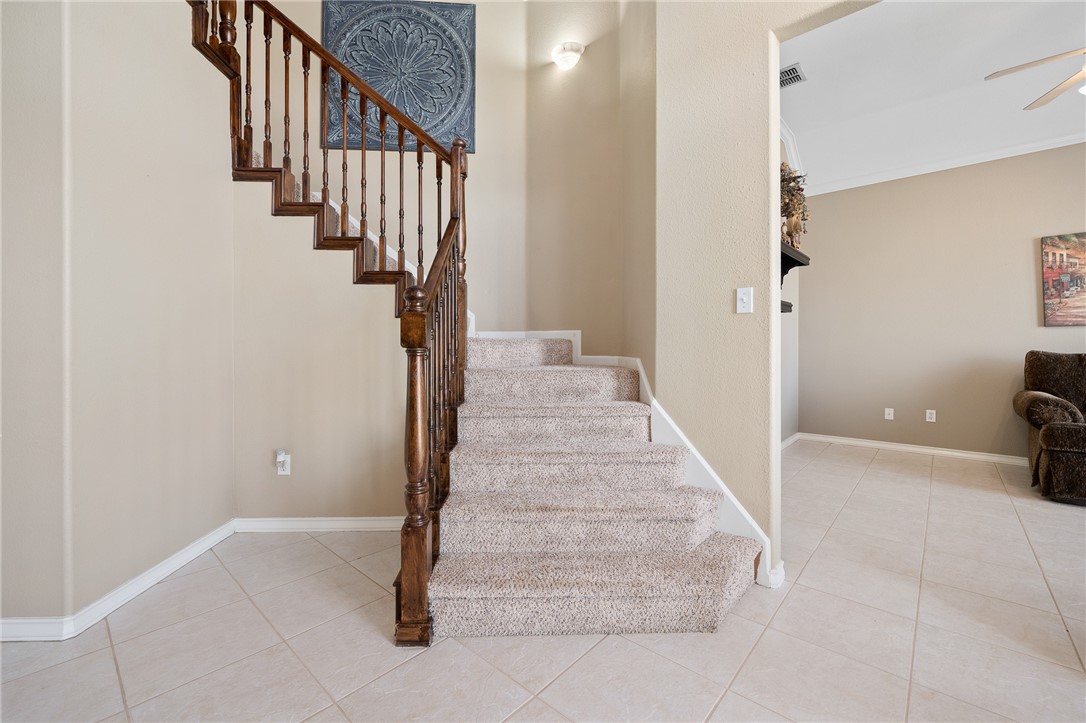 210 Country Club Blvd Property Photo 20