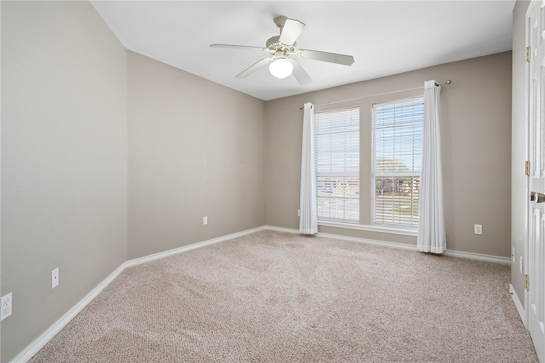 210 Country Club Blvd Property Photo 24