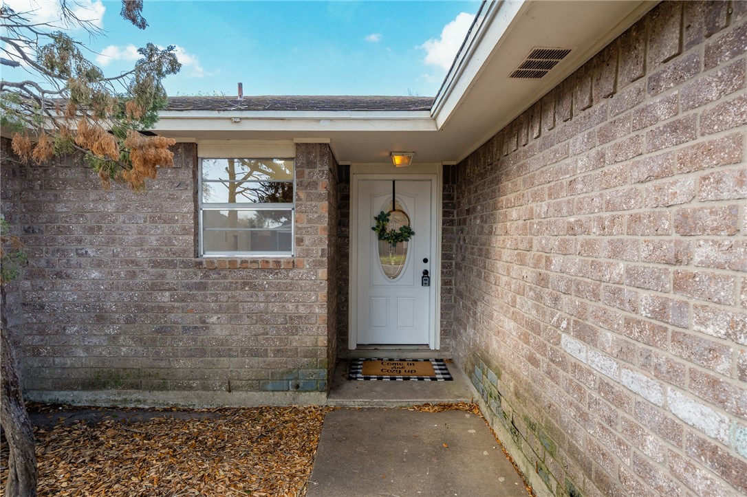 555 Vista Dr Property Photo 3