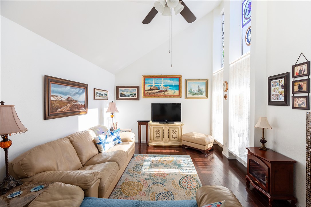 13729 Suntan Ave Property Photo 9