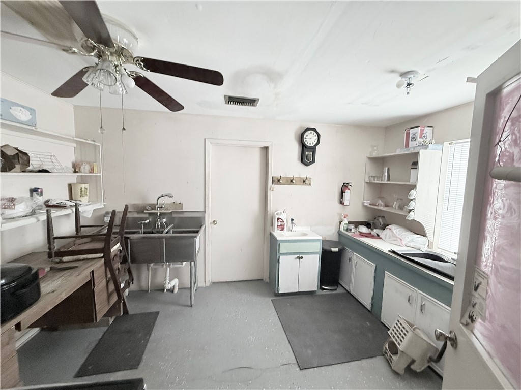605 N Front St Property Photo 12