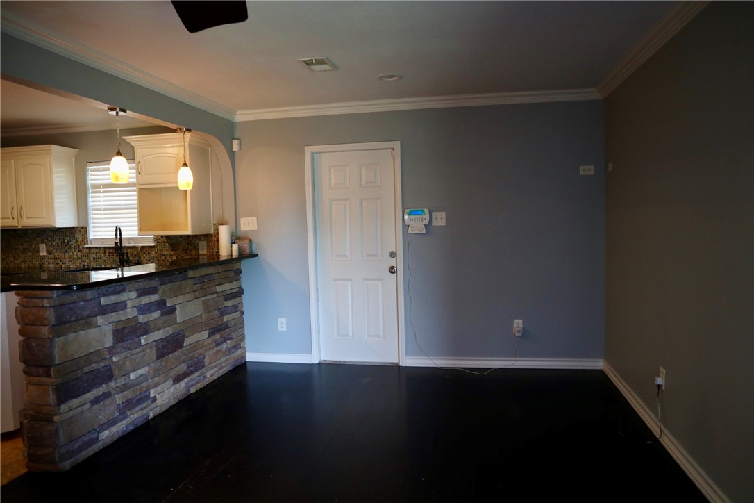 1917 Burnet St Property Photo 8