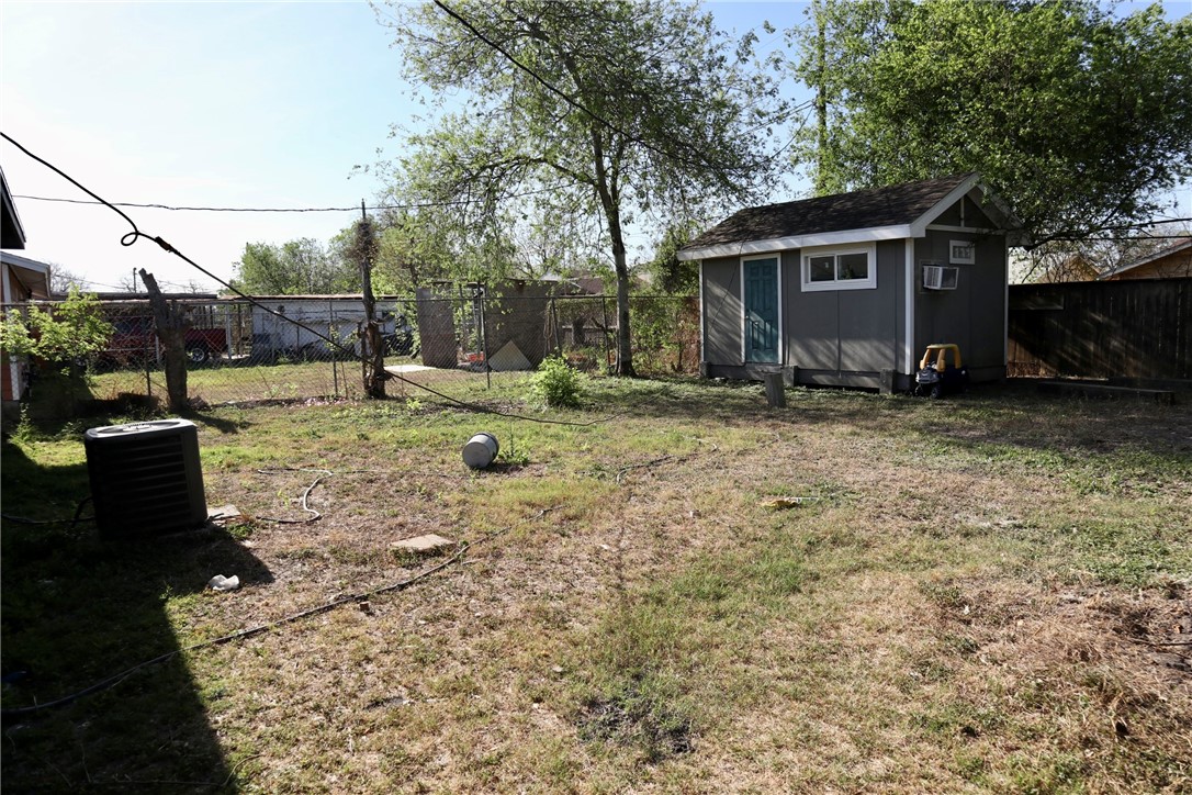 1917 Burnet St Property Photo 22