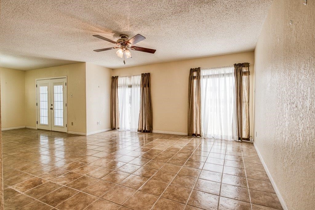 1459 Moore Ave Property Photo 5