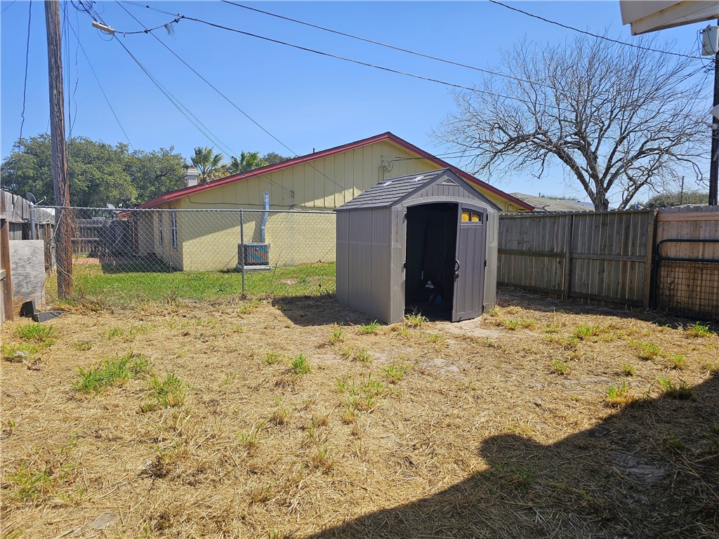 2116/2118 Zephyr Property Photo 2