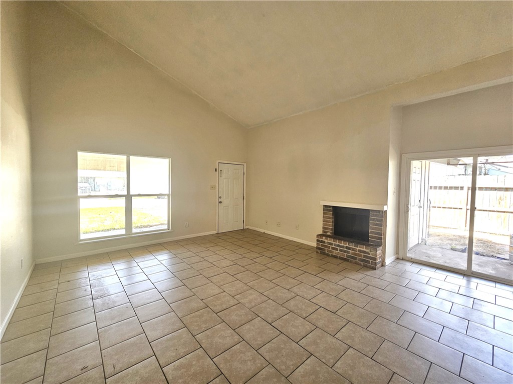 2116/2118 Zephyr Property Photo 4