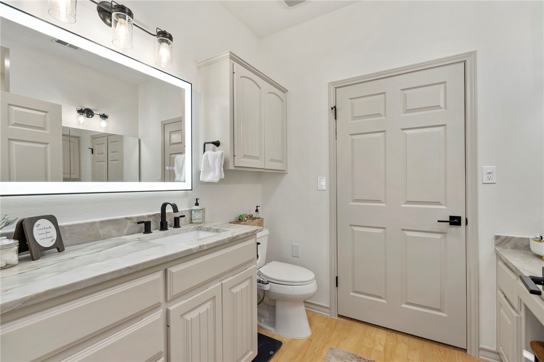 1044 Edinburgh Dr 1044 Property Photo 24