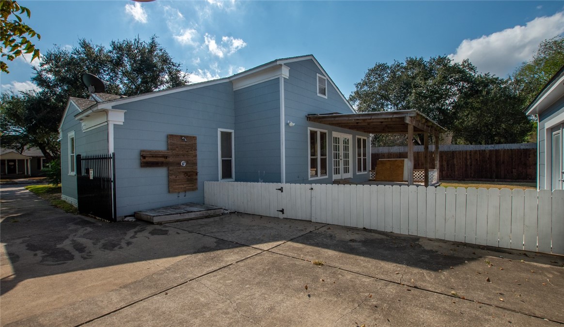 328 S Morningside Dr Property Photo 16