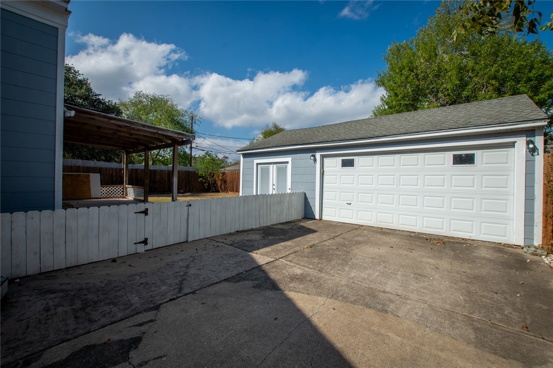 328 S Morningside Dr Property Photo 18