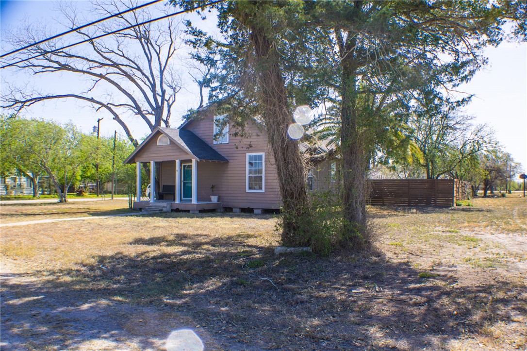 901 S Eugenia St Property Photo 3