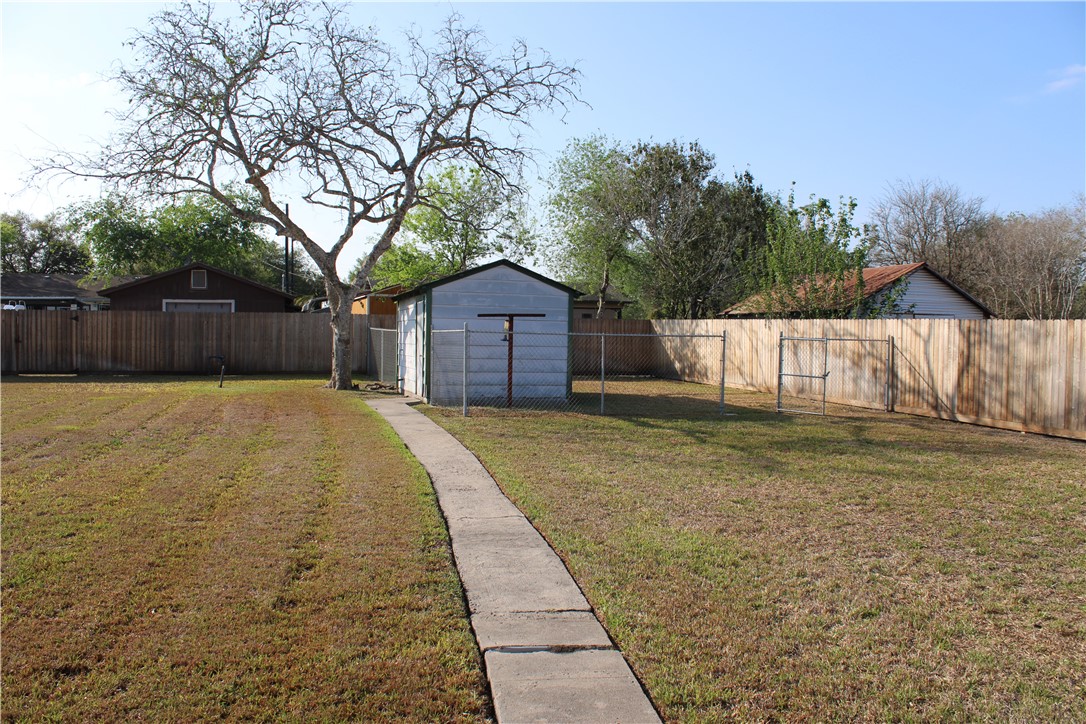 710 S Leona St Property Photo 29