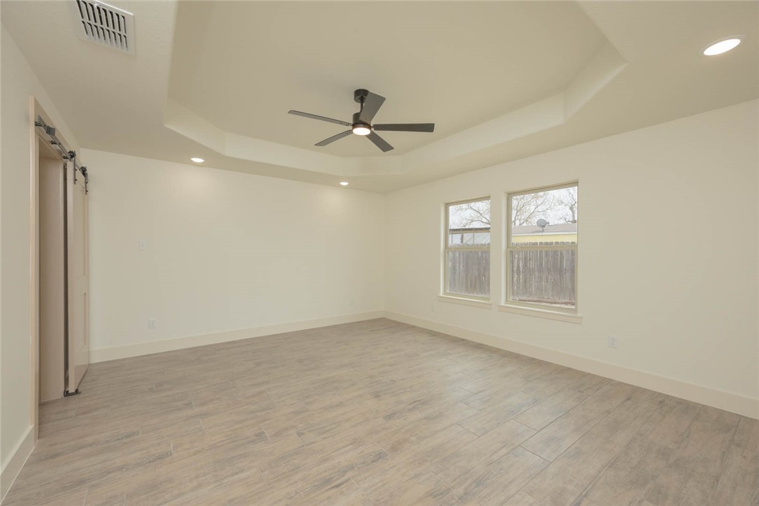 2533 Luzius Dr Property Photo 14