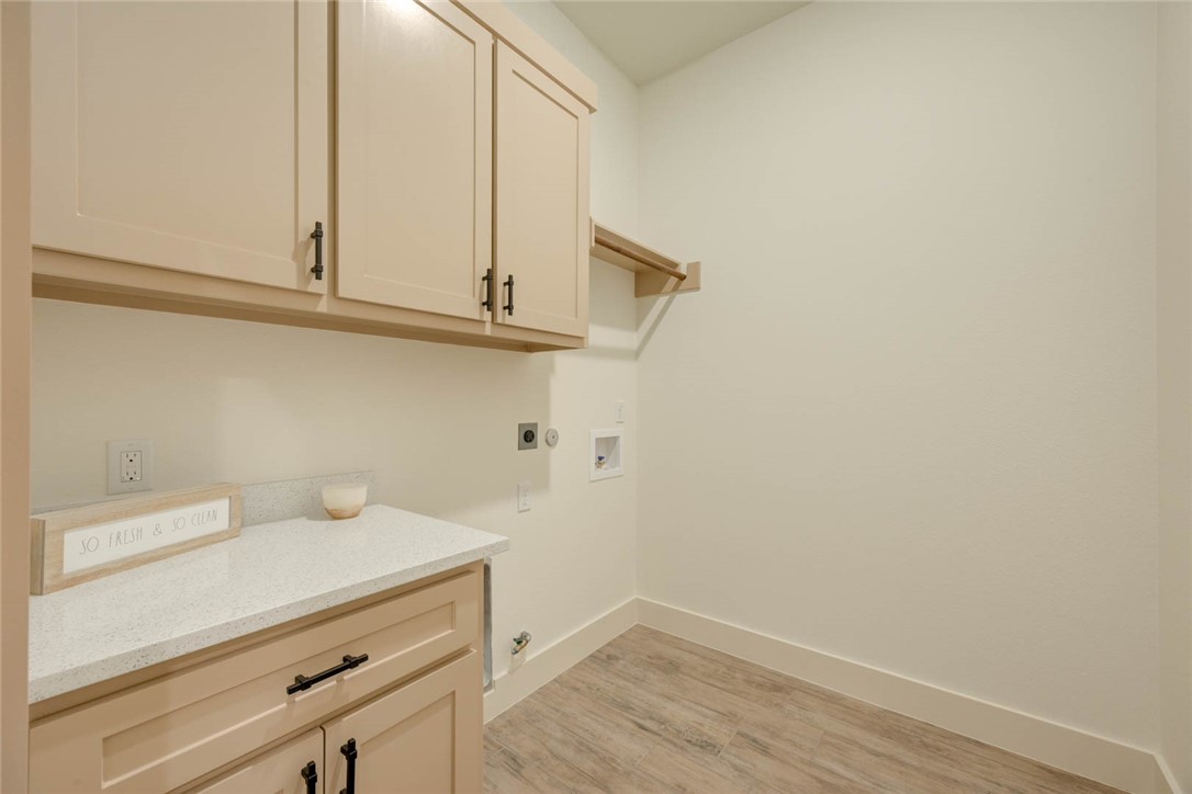 2533 Luzius Dr Property Photo 27