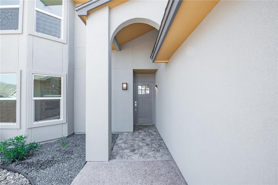 15334 Key Largo Ct Property Photo 4